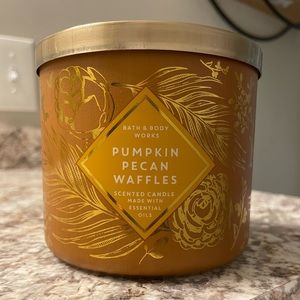 Pumpkin Pecan Waffles three wick candle Bath & Body Works